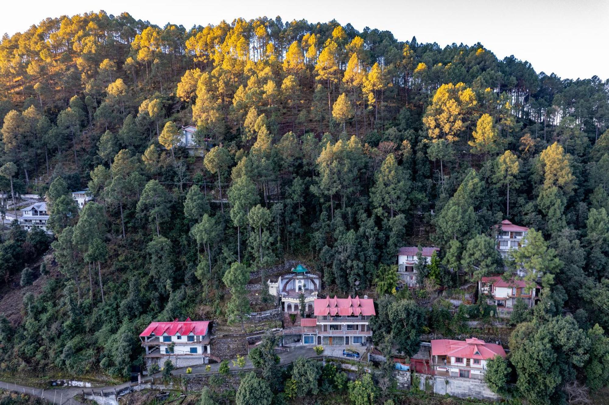 The Canadian Woods Resort ナイニタール エクステリア 写真